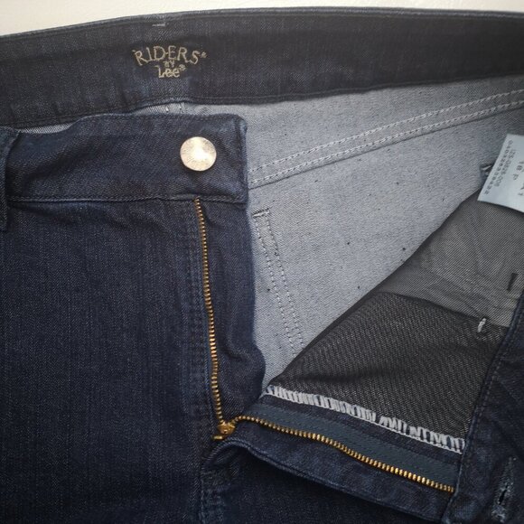 Riders by Lee Ladies Size 18P Dark Wash Tummy Control Straight Leg Blue Jeans - Picture 7 of 13